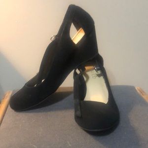Black suede platforms pumps  size 8.5